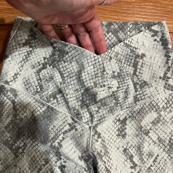 OFFLINE by Aerie size Medium leggings - Picture 2 of 3